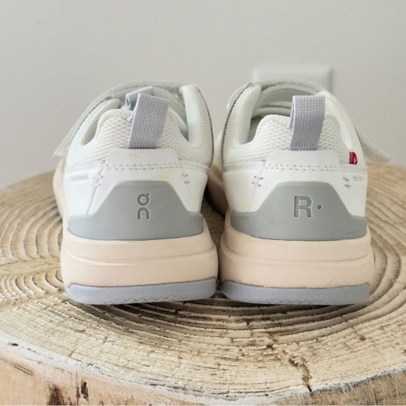 On Clouds THE ROGER Velcro Kid's Trainers Size 2.5 - Picture 7 of 11